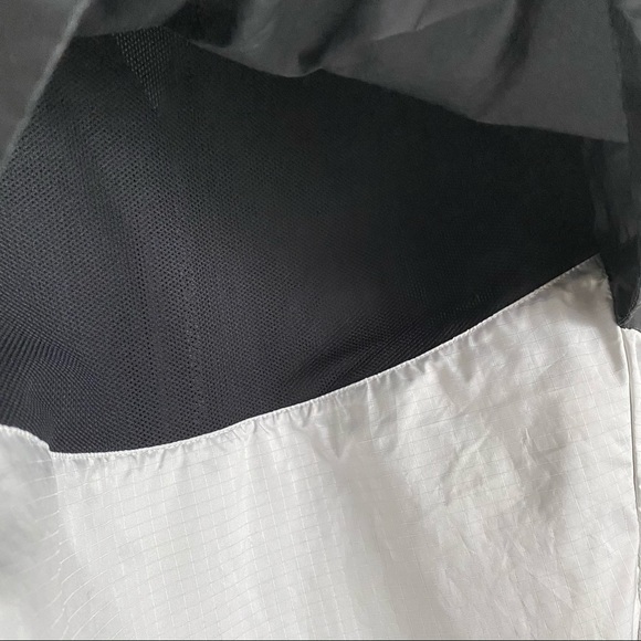 Nike Women's Windrunner Jacket || S - Picture 6 of 8